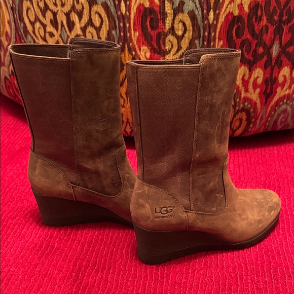 UGG Women\'s Distressed Chocolate Waterproof Boots